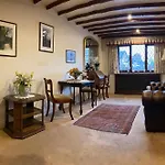Cotswold House